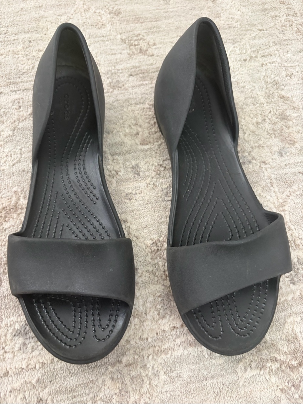 Crocs Lina Dorsey Gray Sandal Womens Sz 8 Open Toe Shoe Flats Chic Beach Resort